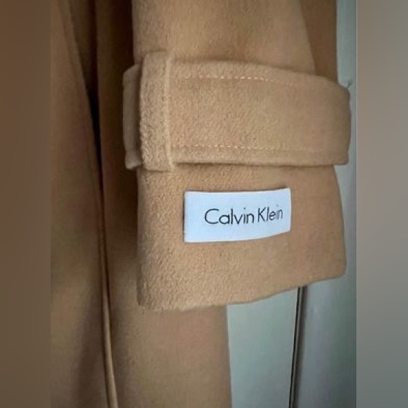 Beige Calvin Klein winter jacket. Size 2. - Picture 2 of 4